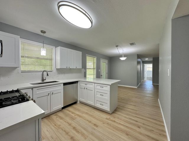 802 E Terrell Avenue, Crockett, TX 75835