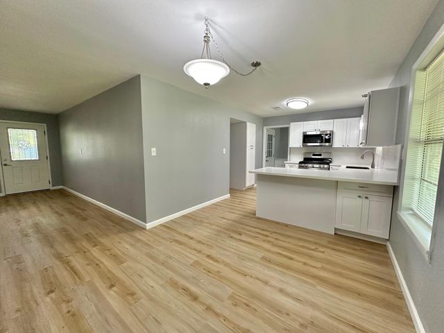 802 E Terrell Avenue, Crockett, TX 75835