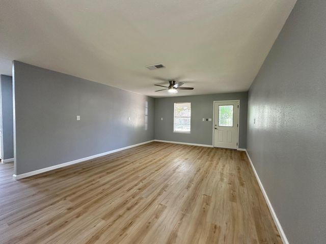 802 E Terrell Avenue, Crockett, TX 75835