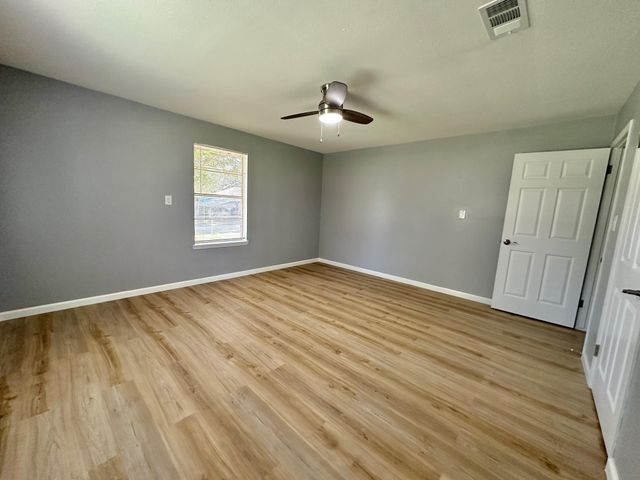 802 E Terrell Avenue, Crockett, TX 75835