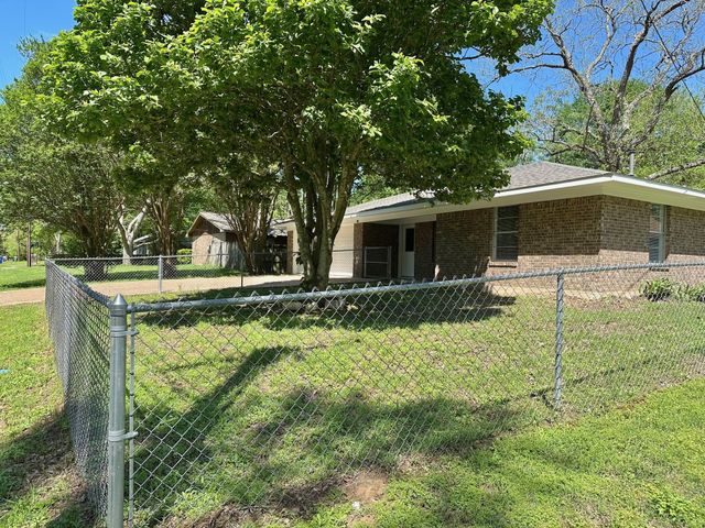 802 E Terrell Avenue, Crockett, TX 75835