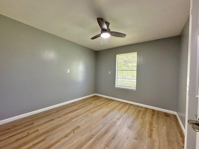 802 E Terrell Avenue, Crockett, TX 75835