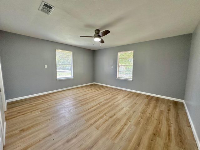 802 E Terrell Avenue, Crockett, TX 75835