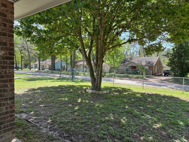 802 E Terrell Avenue, Crockett, TX 75835