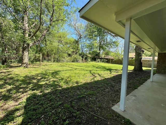 802 E Terrell Avenue, Crockett, TX 75835