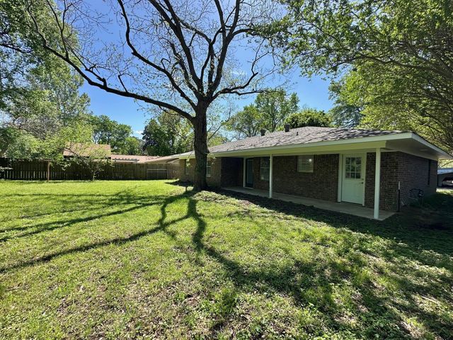 802 E Terrell Avenue, Crockett, TX 75835