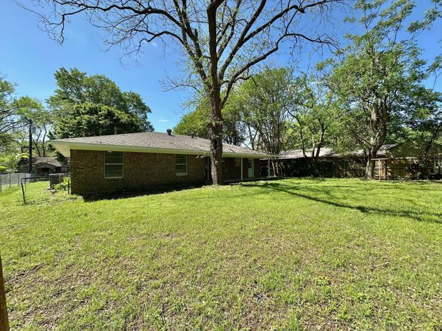 802 E Terrell Avenue, Crockett, TX 75835