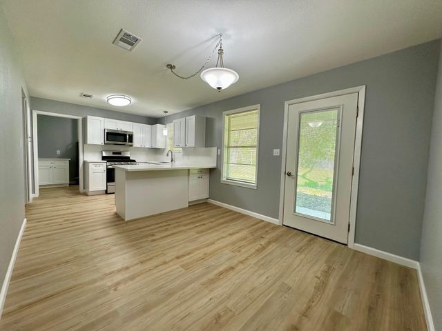 802 E Terrell Avenue, Crockett, TX 75835