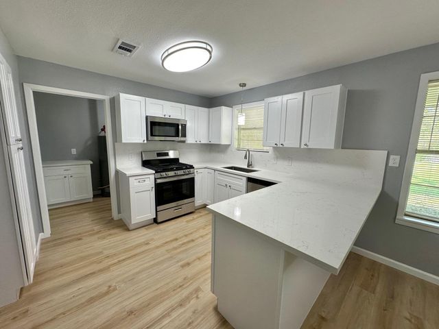 802 E Terrell Avenue, Crockett, TX 75835