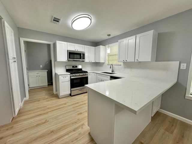 802 E Terrell Avenue, Crockett, TX 75835