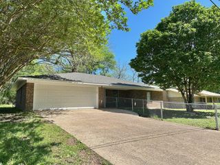 802 E Terrell Avenue, Crockett, TX 75835