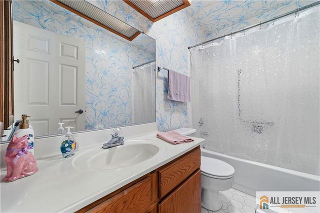 9 Patrick Henry A Court, Monroe, NJ 08831