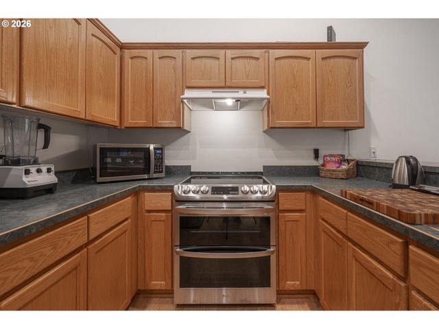 2443 Sw TAYLOR Dr, Mc Minnville, OR 97128