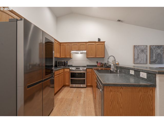 2443 Sw TAYLOR Dr, Mc Minnville, OR 97128