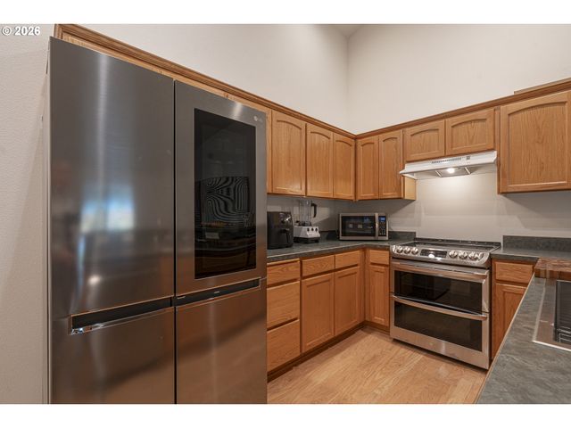 2443 Sw TAYLOR Dr, Mc Minnville, OR 97128