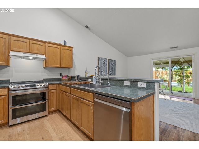 2443 Sw TAYLOR Dr, Mc Minnville, OR 97128