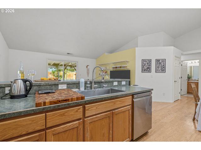 2443 Sw TAYLOR Dr, Mc Minnville, OR 97128