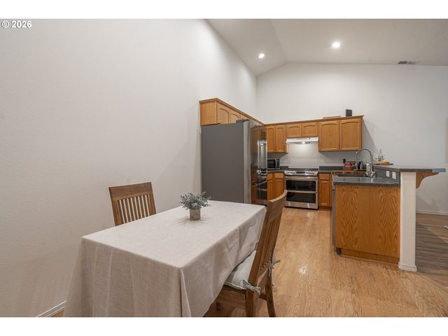 2443 Sw TAYLOR Dr, Mc Minnville, OR 97128