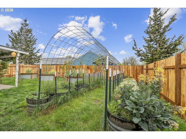 2443 Sw TAYLOR Dr, Mc Minnville, OR 97128