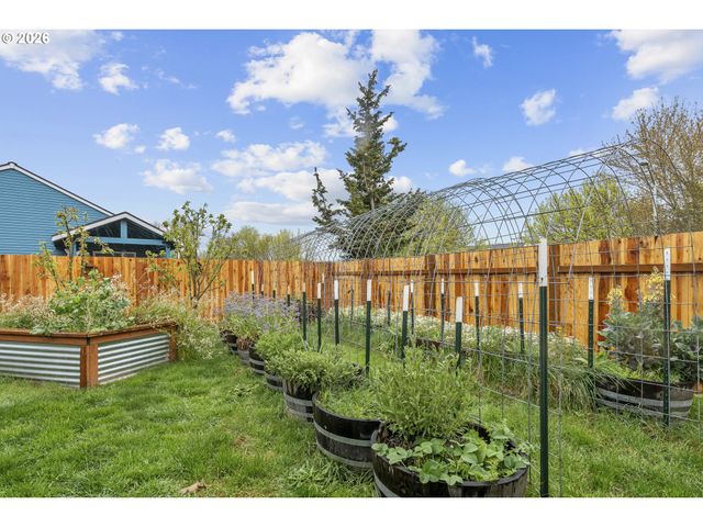 2443 Sw TAYLOR Dr, Mc Minnville, OR 97128
