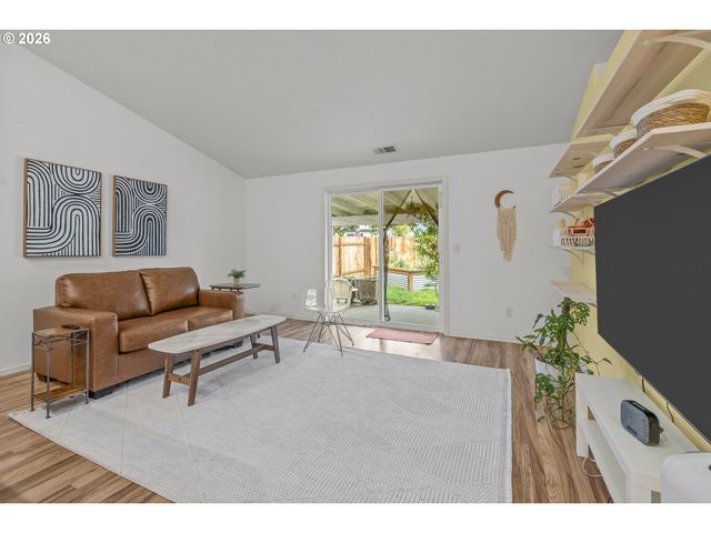 2443 Sw TAYLOR Dr, Mc Minnville, OR 97128