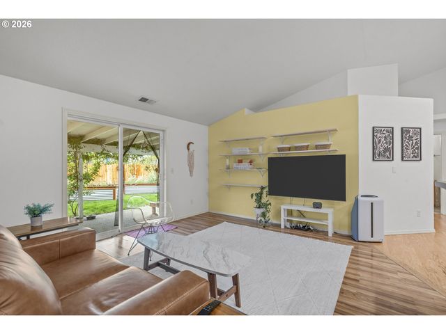 2443 Sw TAYLOR Dr, Mc Minnville, OR 97128