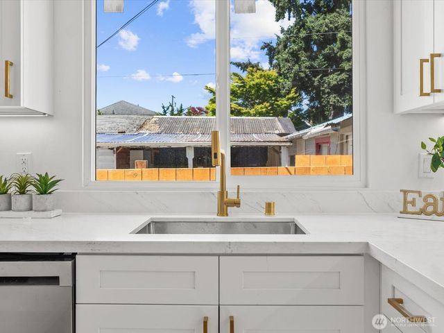 505 Burnett Avenue S, Renton, WA 98057