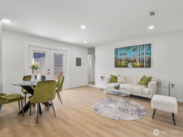 505 Burnett Avenue S, Renton, WA 98057