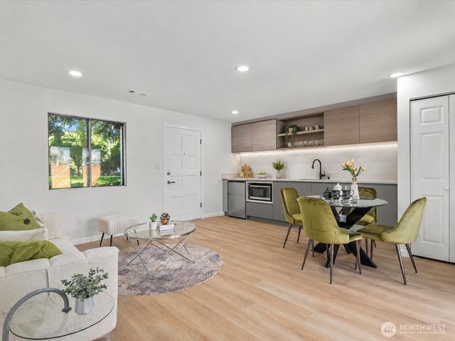 505 Burnett Avenue S, Renton, WA 98057