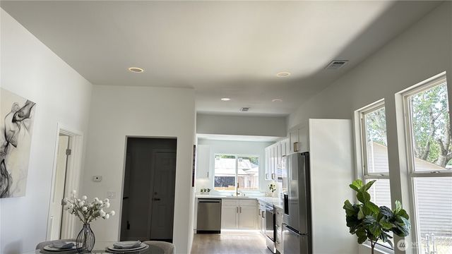505 Burnett Avenue S, Renton, WA 98057
