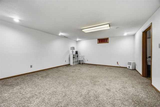 1885 28th Avenue, Marion, IA 52302