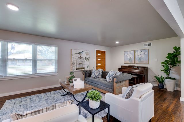 2606 Woodmere Drive, Dallas, TX 75233