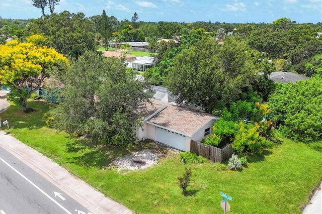 2104 S TUTTLE AVENUE, Sarasota, FL 34239