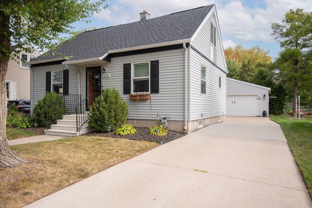 1410 BERGER STREET, Oshkosh, WI 54902
