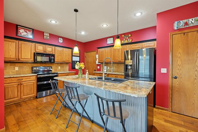 2872 Melanie Ln, Salina, KS 67401