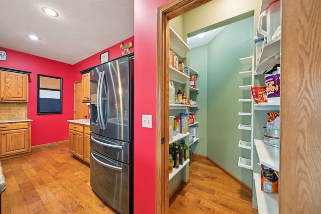 2872 Melanie Ln, Salina, KS 67401