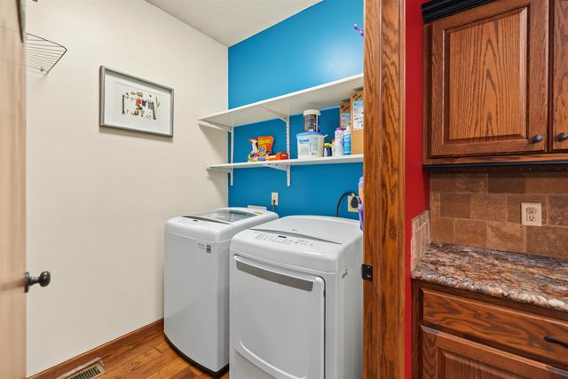 2872 Melanie Ln, Salina, KS 67401