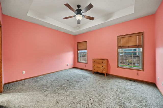 2872 Melanie Ln, Salina, KS 67401
