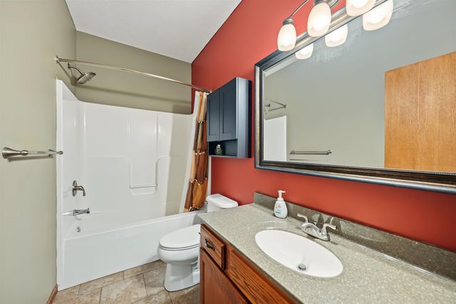 2872 Melanie Ln, Salina, KS 67401