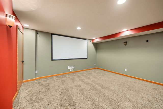 2872 Melanie Ln, Salina, KS 67401