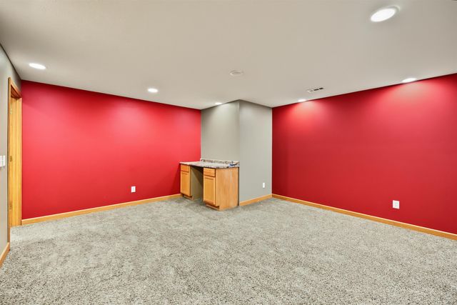 2872 Melanie Ln, Salina, KS 67401