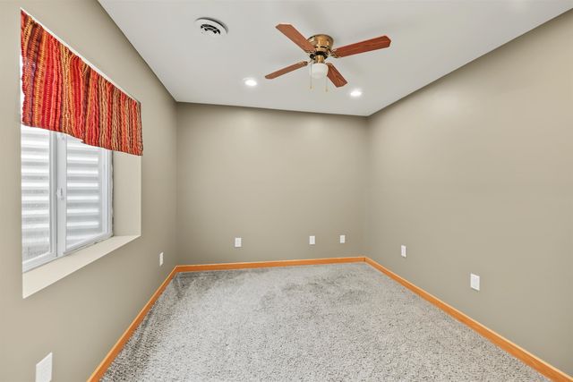 2872 Melanie Ln, Salina, KS 67401