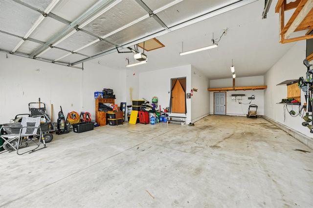 2872 Melanie Ln, Salina, KS 67401