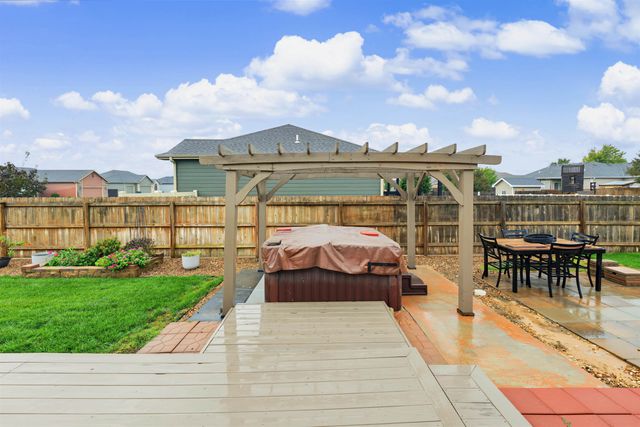 2872 Melanie Ln, Salina, KS 67401