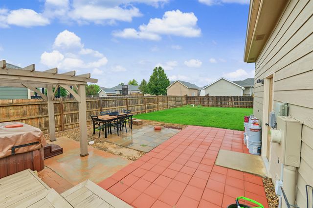2872 Melanie Ln, Salina, KS 67401