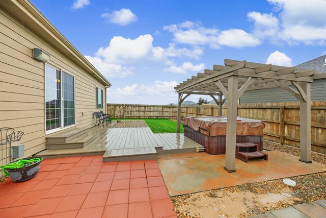 2872 Melanie Ln, Salina, KS 67401