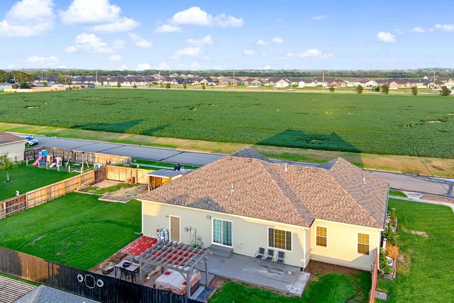 2872 Melanie Ln, Salina, KS 67401