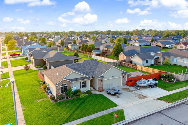2872 Melanie Ln, Salina, KS 67401