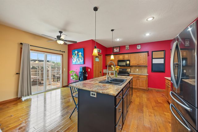 2872 Melanie Ln, Salina, KS 67401