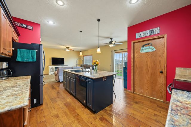 2872 Melanie Ln, Salina, KS 67401